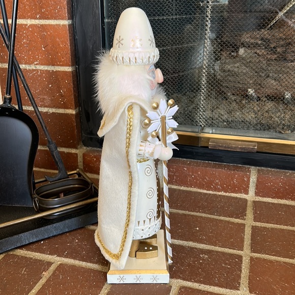 Rare! Vintage 1996 Old World Nutcracker Village  16" White & Gold Winter Santa - Picture 6 of 11